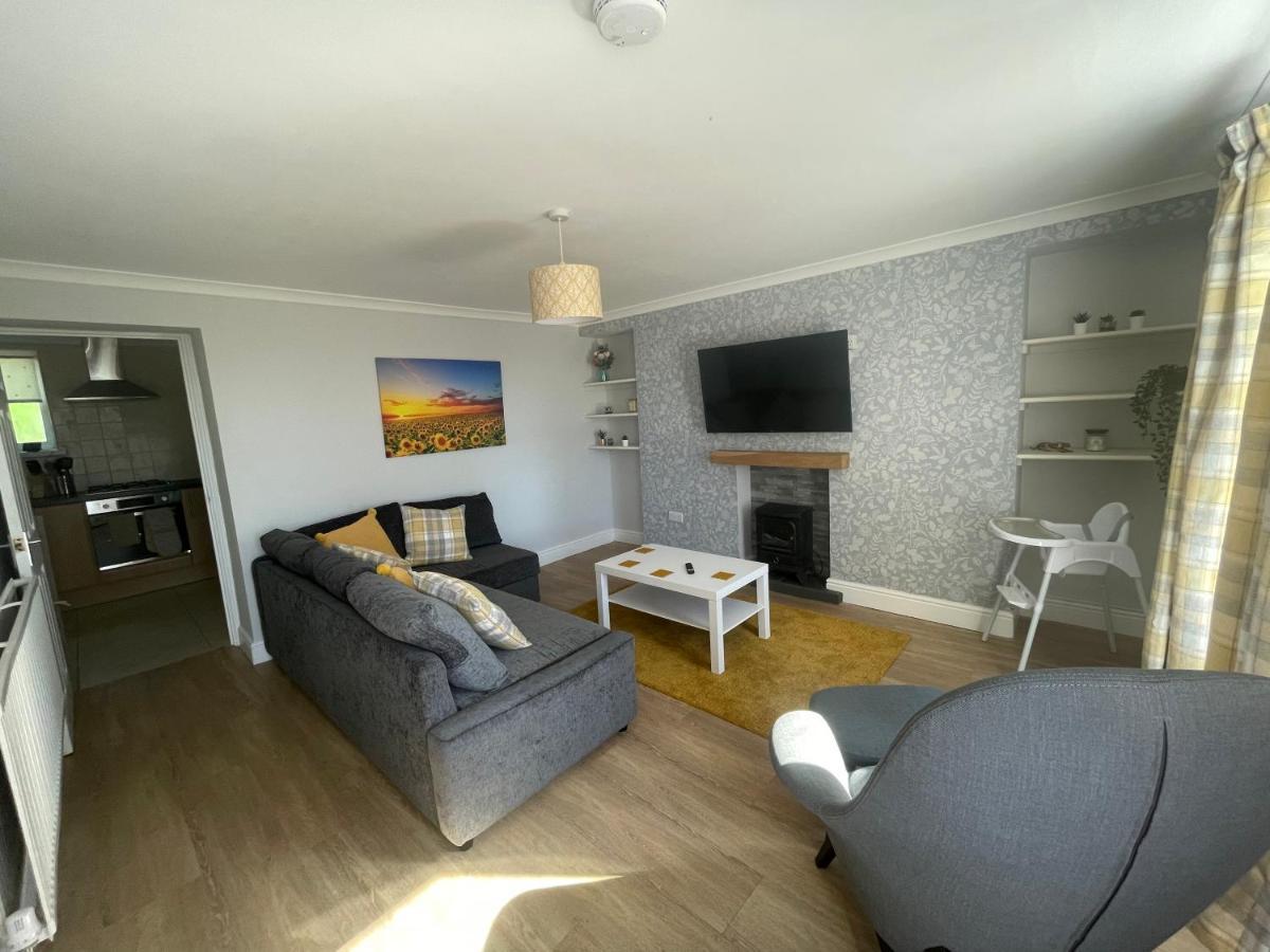 Immaculate One Bedroom Home With Private Parking Swansea Exterior foto