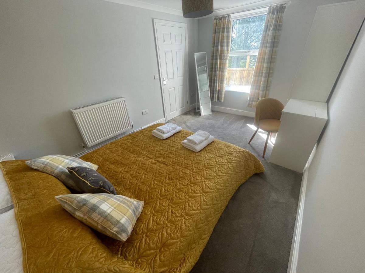 Immaculate One Bedroom Home With Private Parking Swansea Exterior foto