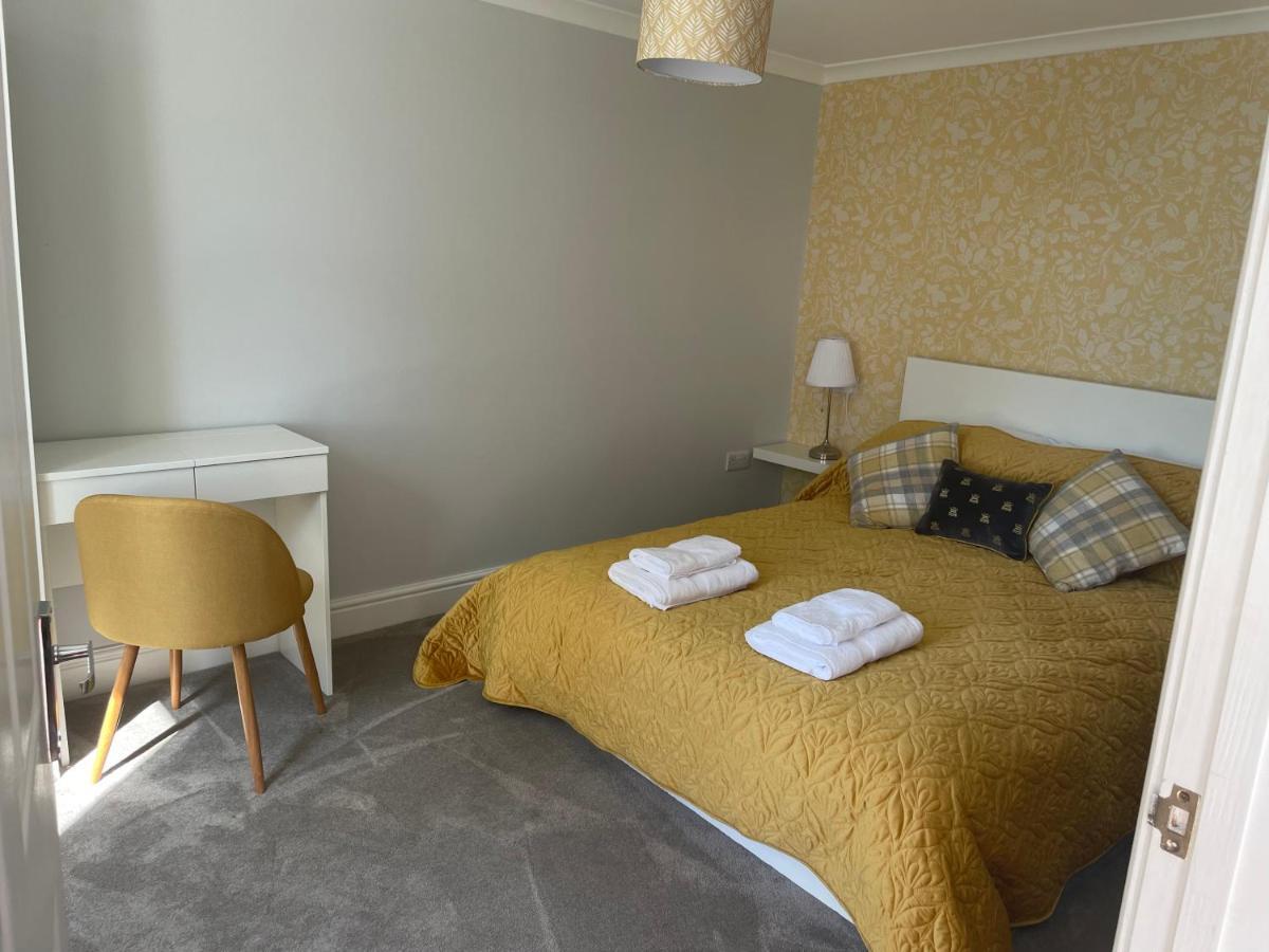 Immaculate One Bedroom Home With Private Parking Swansea Exterior foto