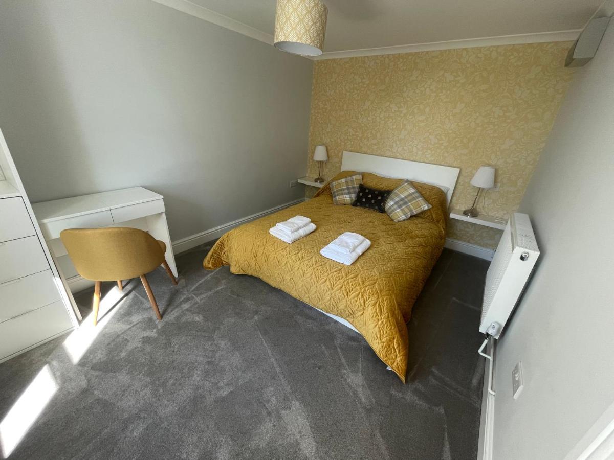 Immaculate One Bedroom Home With Private Parking Swansea Exterior foto